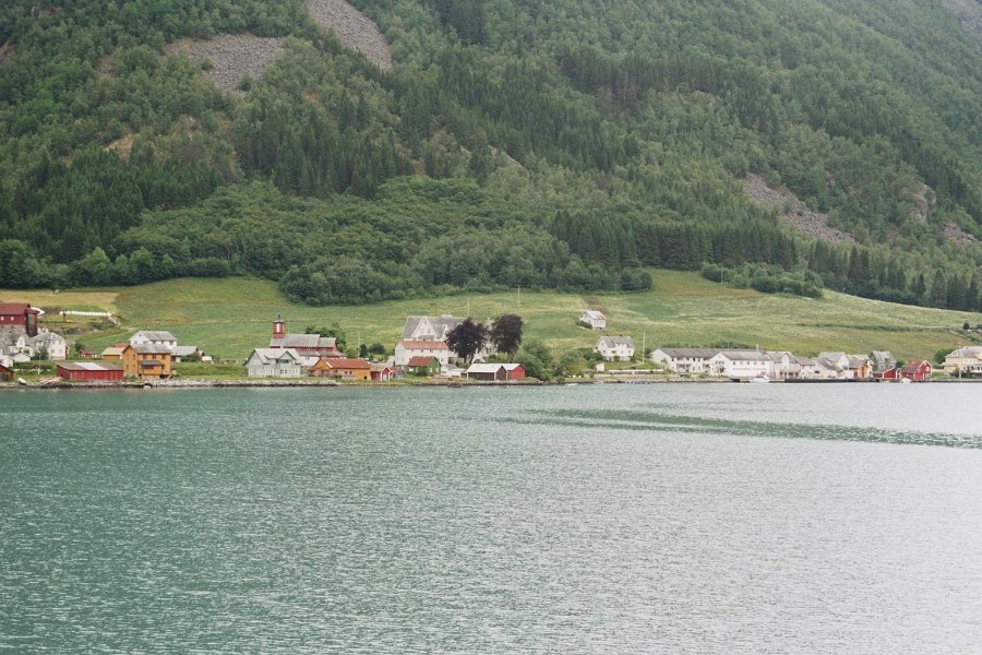 2003060622 fjaerlandfjord fjaerland